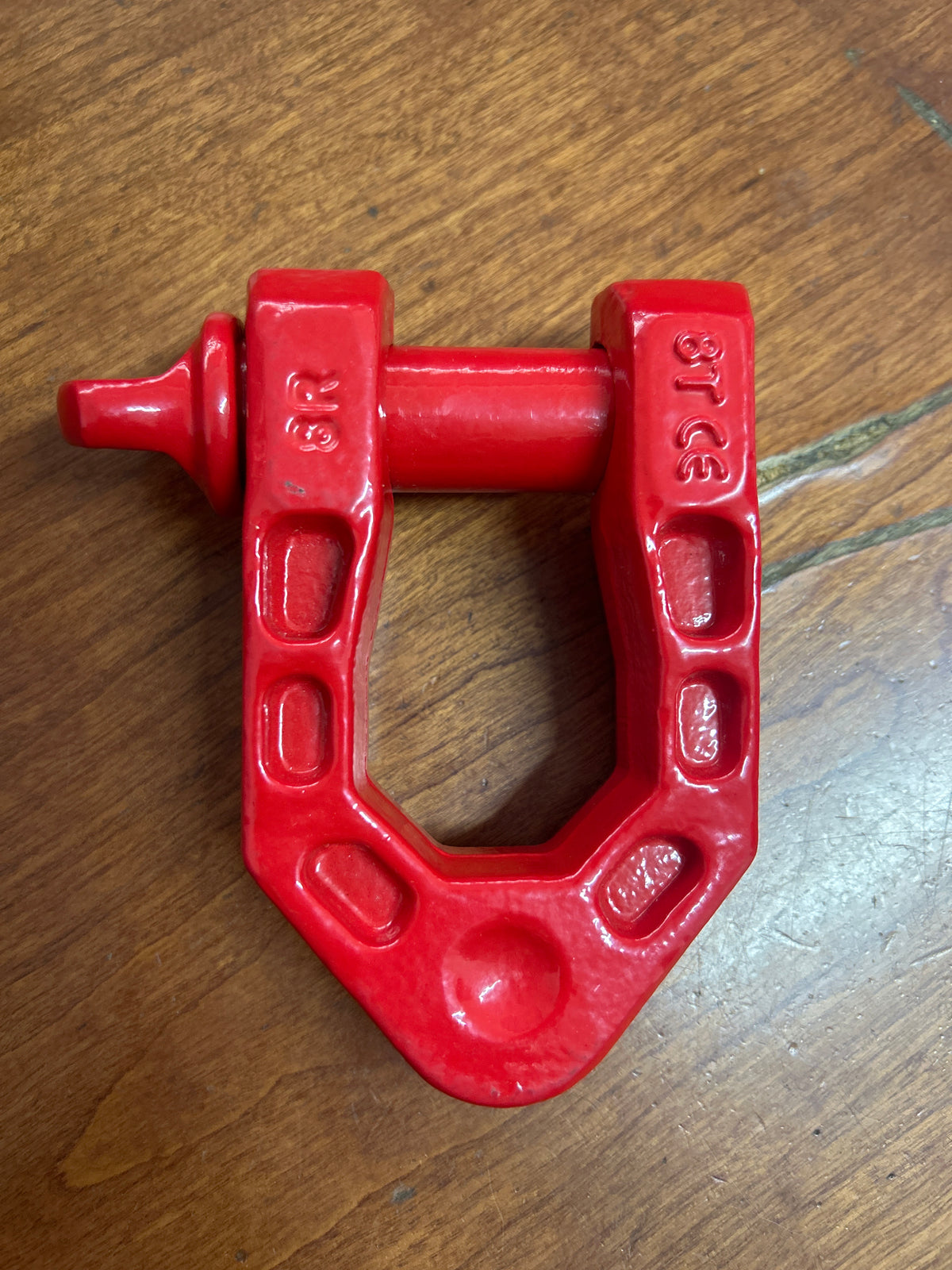 Heavy duty D-shackle Red