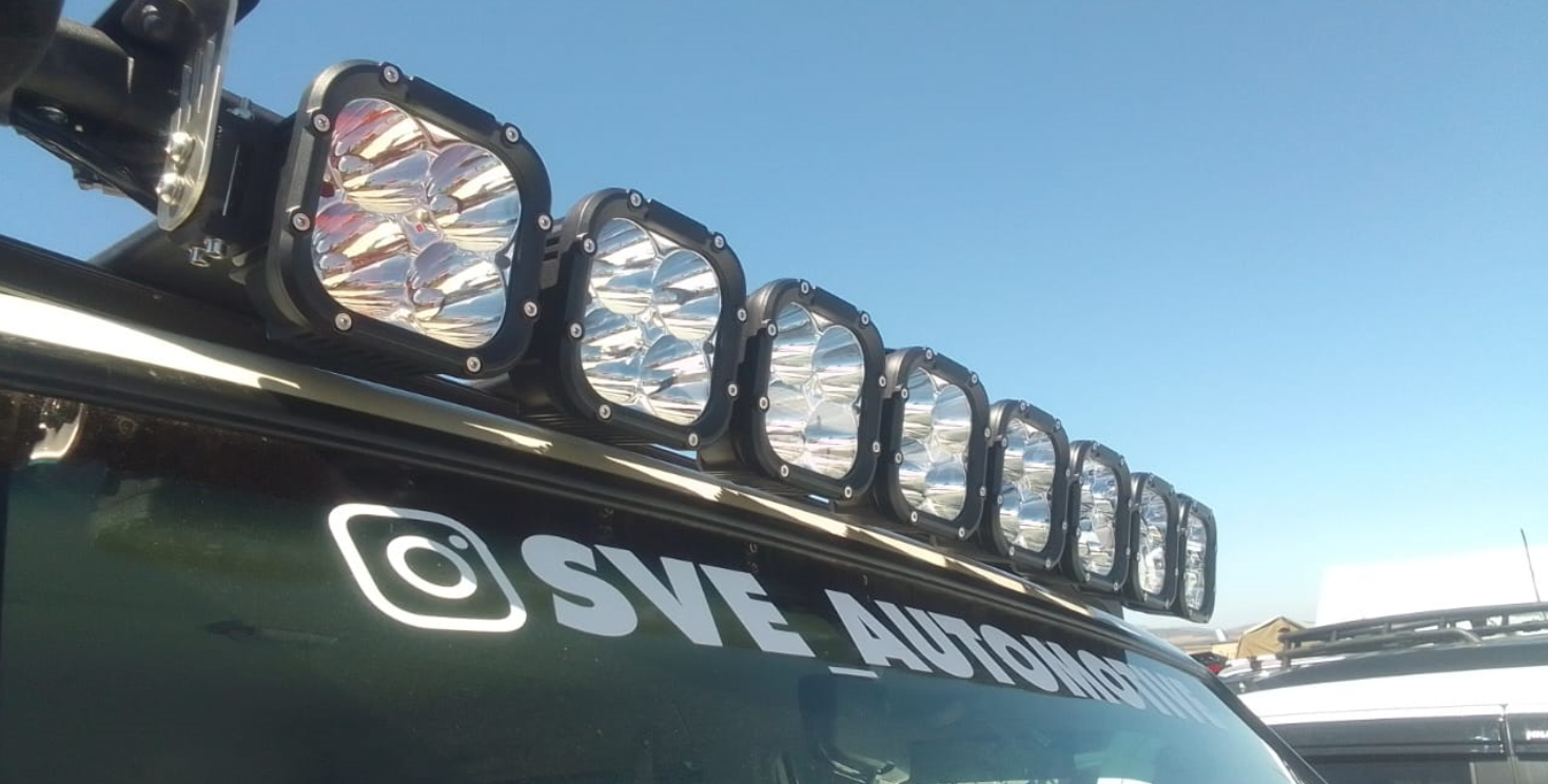 40 Watt  Light bar system with 8 square spotlights (roof mounted)