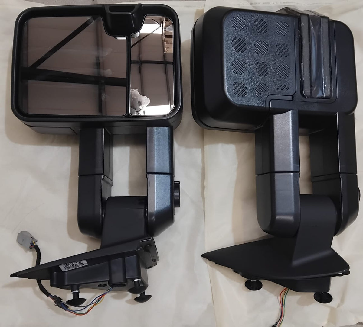 Ford Ranger 2012-22/Everest 2016-22 Electric Extended Towing mirrors with DRL and Indicators x2