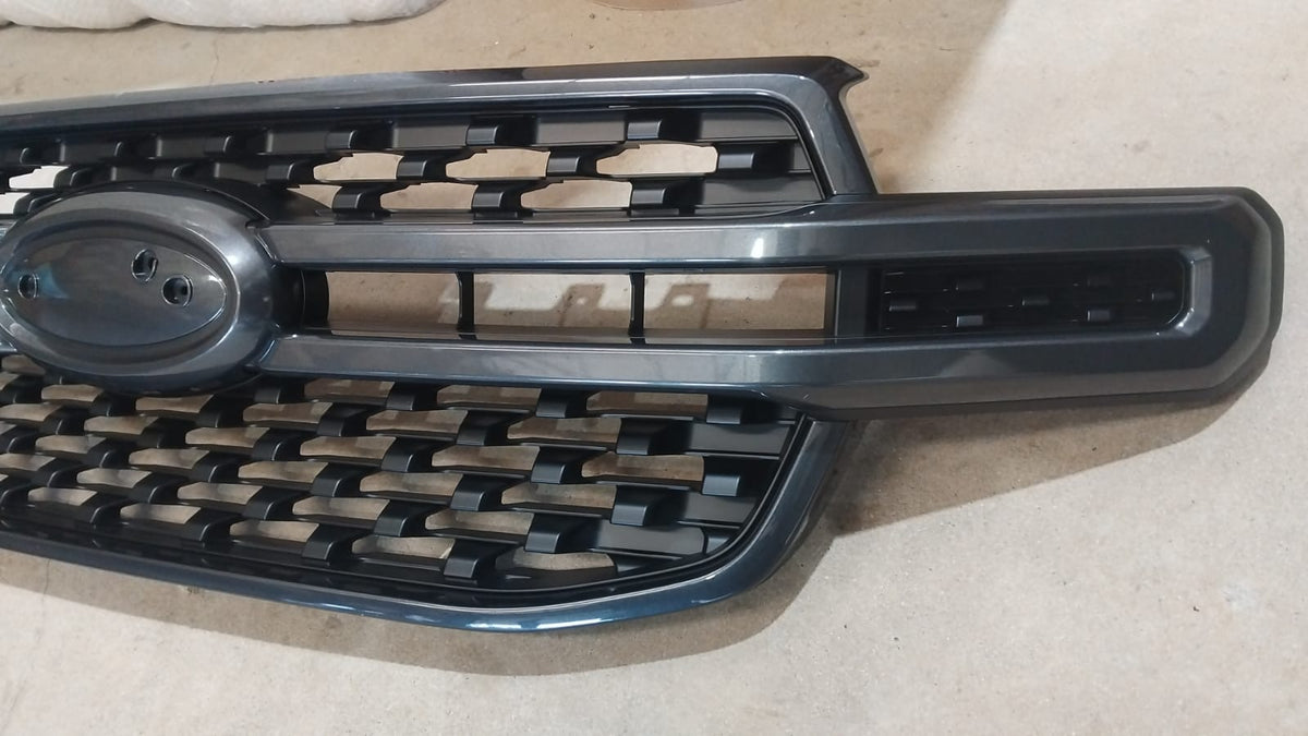 Ford Ranger Next Gen T9 2023+Grill OE Grill Gunmetal inner Matt Black
