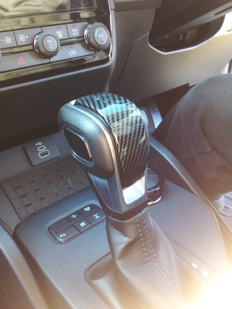 Ford Ranger Next Gen(2023+) Gear Shift Knob Cover Carbon Fiber (look a like)