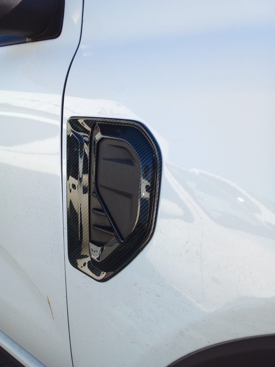 Ford Ranger Next Gen (2022-2024)Front Fender Side Vent Trim (Carbon Fiber)(look a like)