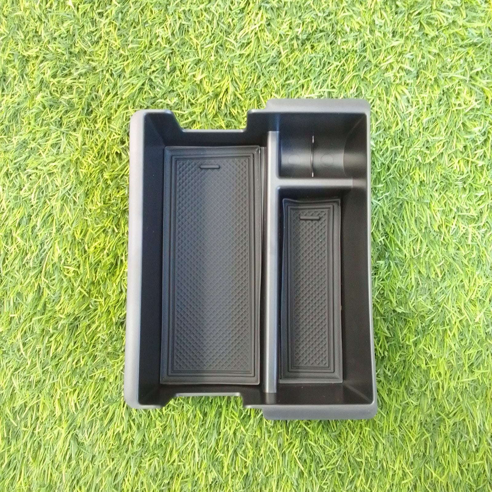 Isuzu D max 2023 storage tray