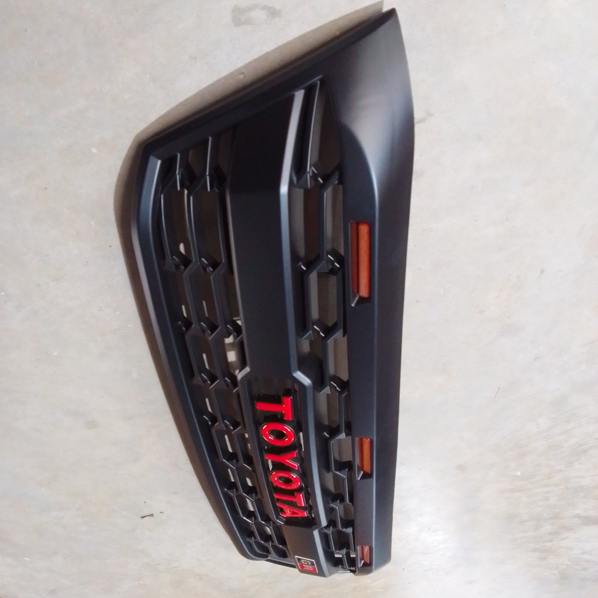 Toyota Hilux (2006-2011)  GR Grill with Top LED's