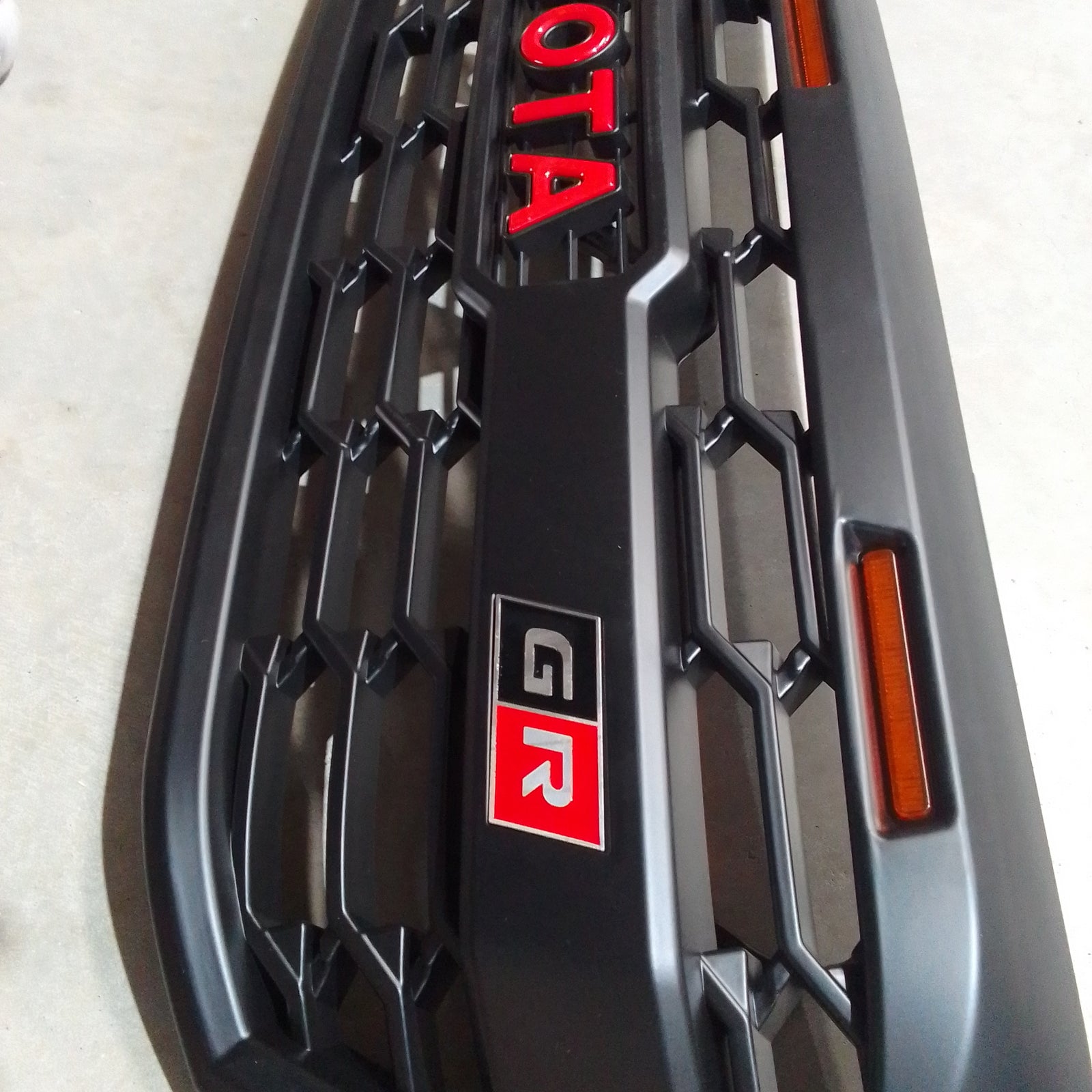 Toyota Hilux (2006-2011) GR Grill with Top LED's - the4x4store.co.za