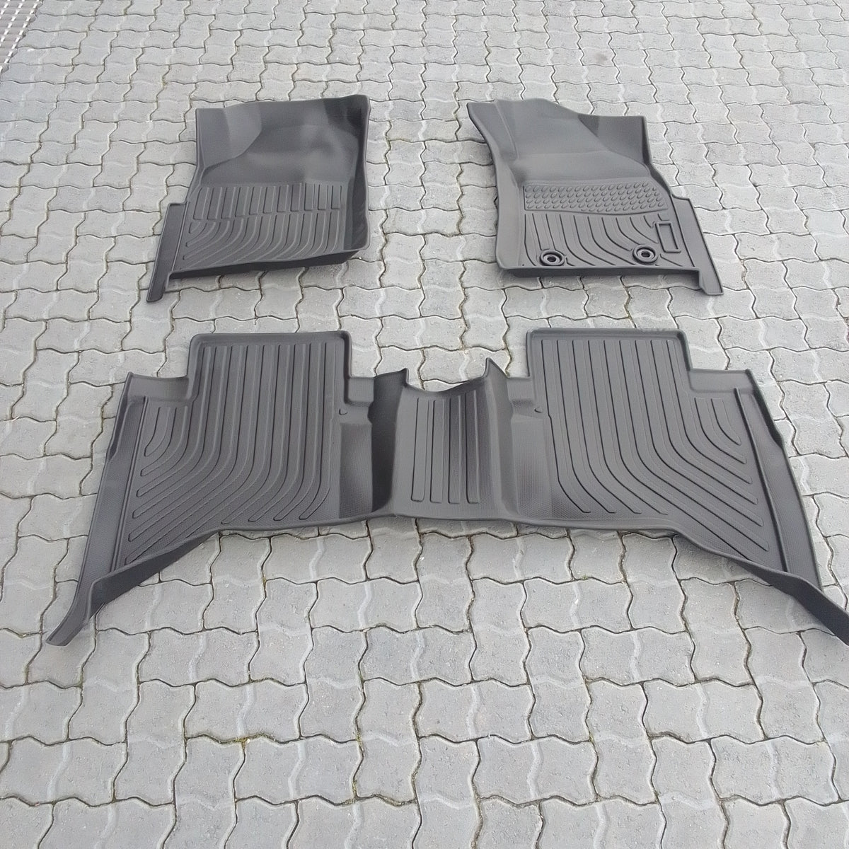 Toyota Hilux (2005-2015) Rubber Mats  MANUAL