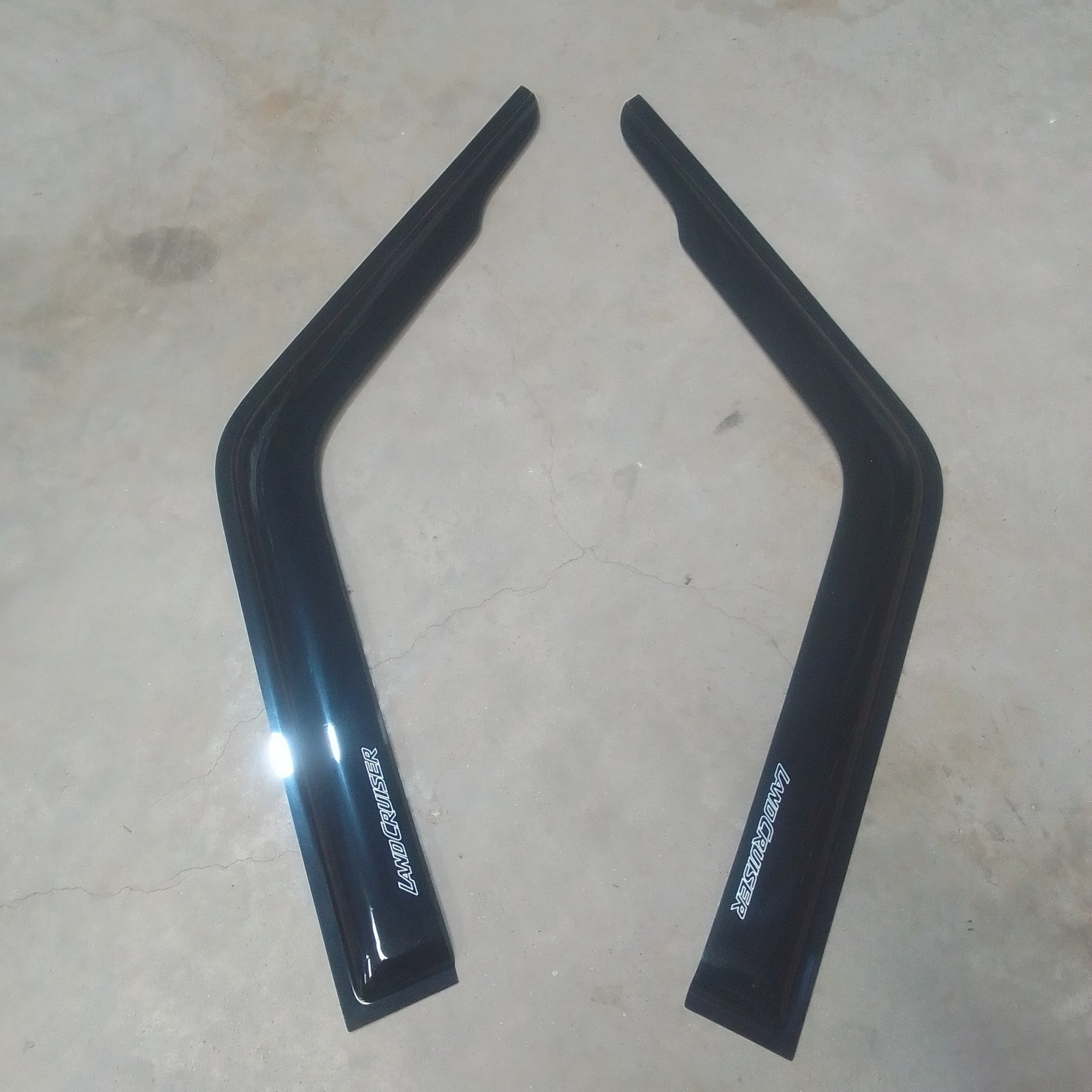 Landcruiser 70 Series Single cab weather guards(gloss black) with logo.