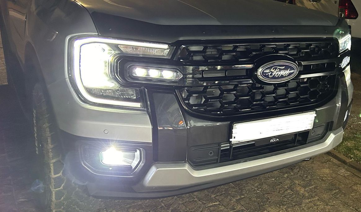 Ford Ranger Next Gen T9 Wildtrak X grill with LED&#39;s (gloss black)