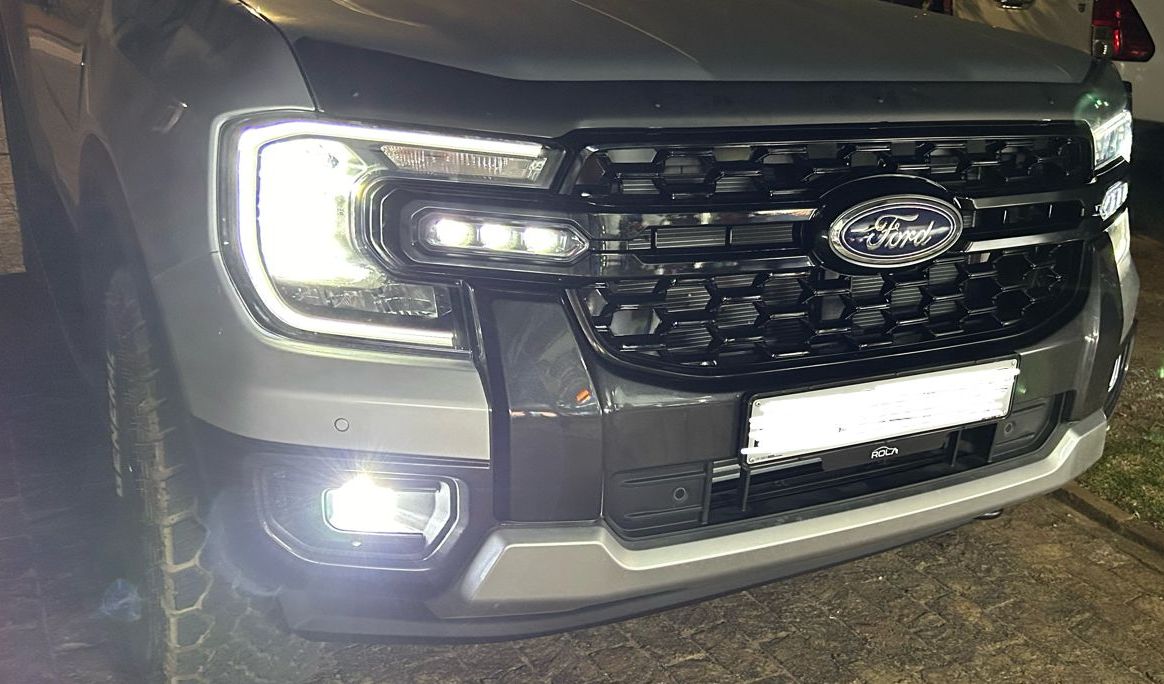 Ford Ranger Next Gen T9 Wildtrack X grill with LED's (gloss black)