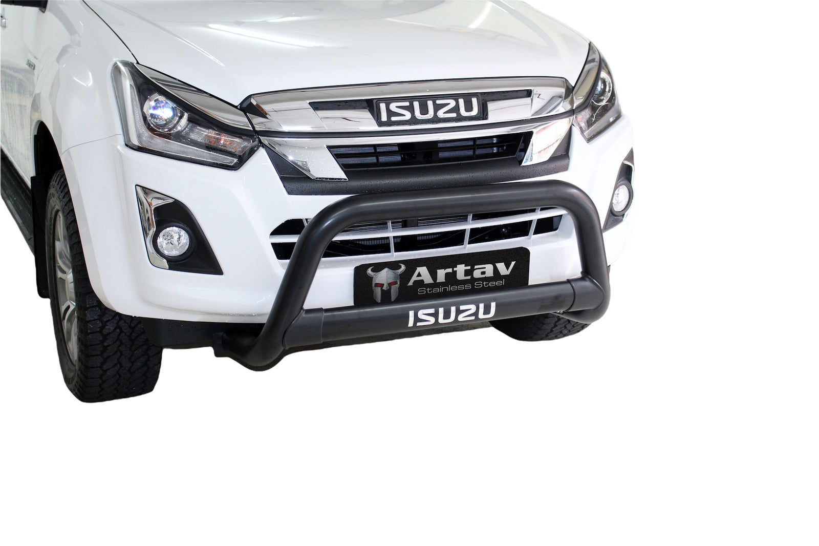 Isuzu RT50 & R85 Nudge Bar Black 2013-2021 BS-1600062