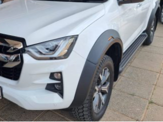 Isuzu Dmax 2022+ Gen7 - 6inch Fender Flares Smooth Black with Reflector