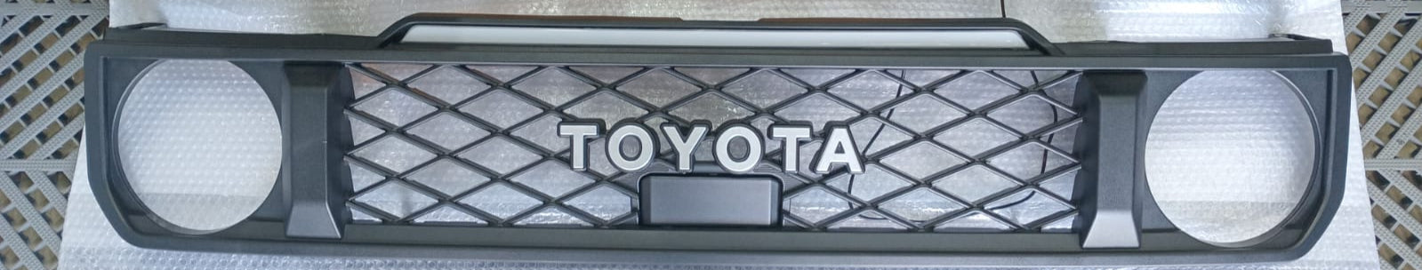 Toyota Land Cruiser 79 Series 2024+ Replacement Grill Withe LED