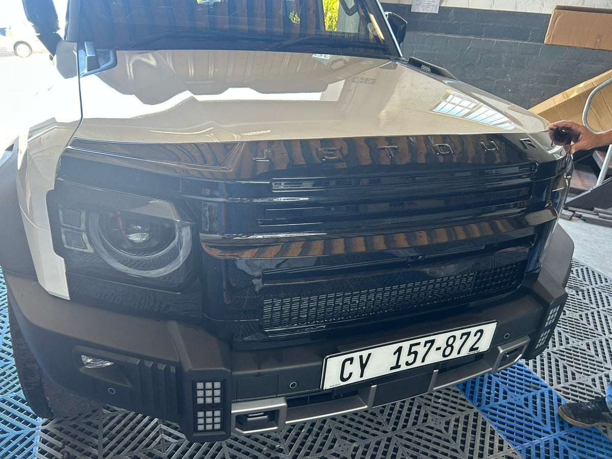 Jetour T2 2025+ Bonnet Guard With Name (Gloss Black)