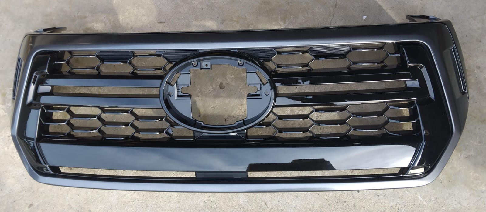 Toyota Hilux (2018 - 2020) Dakar Grill Grey and Gloss Black