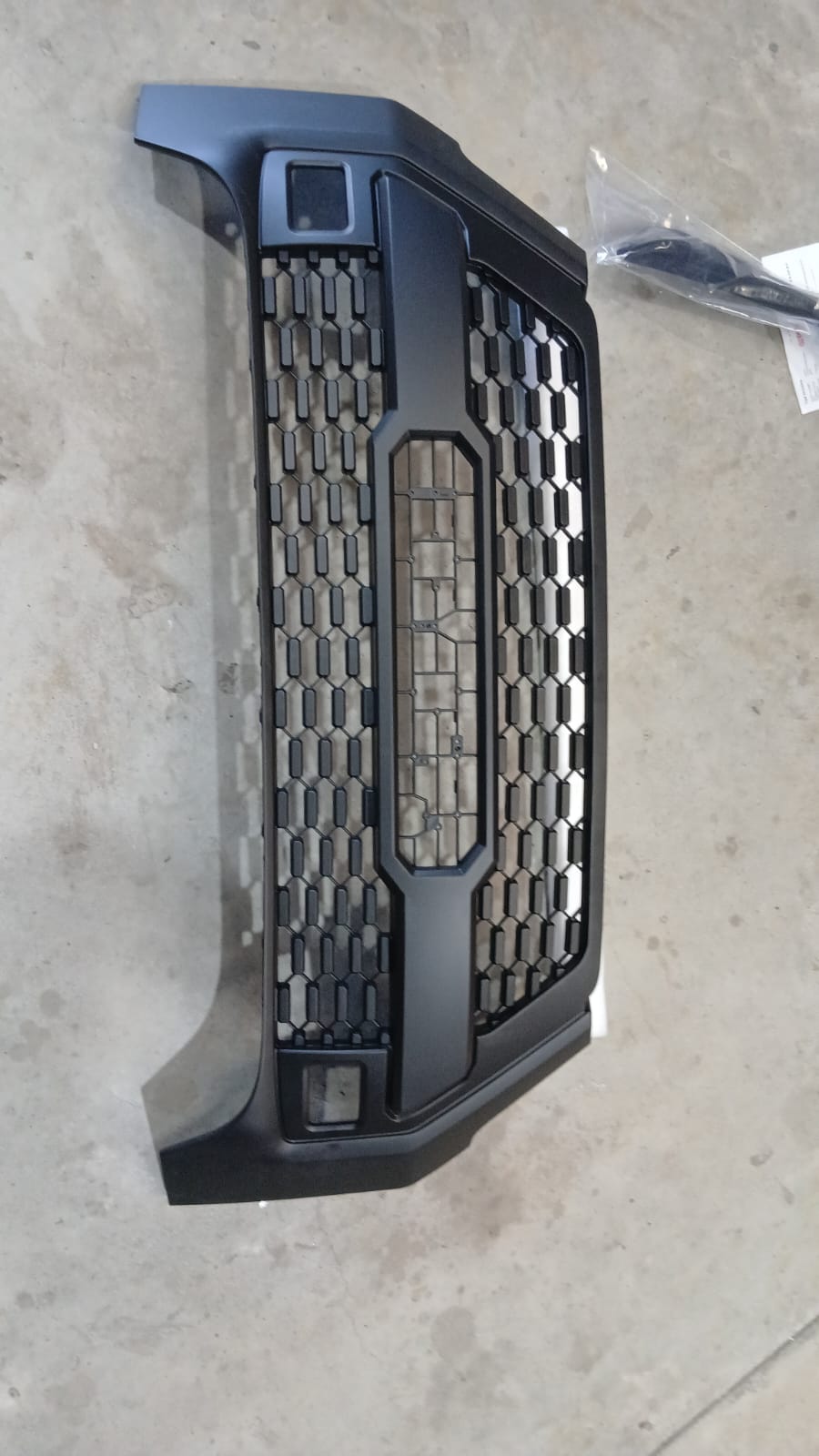 Toyota Hilux 2021_ RS Grill Matt Black