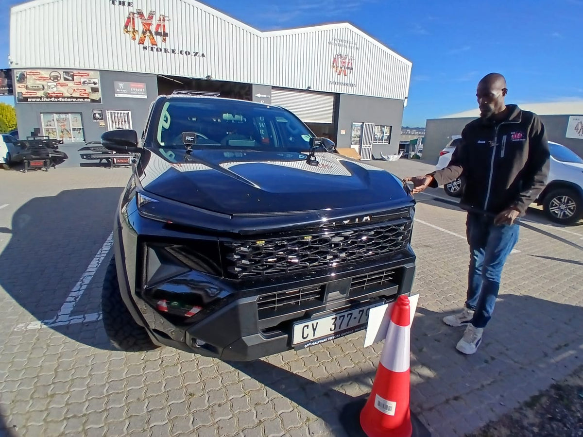 Toyota Hilux GD6 / Travo Bonnet Guard Gloss Black