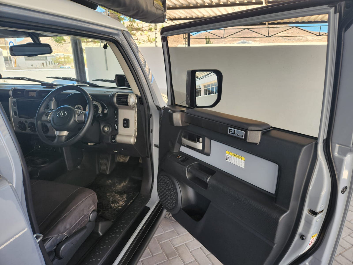 FJ Cruiser Arm Rest with cupholder (Black)