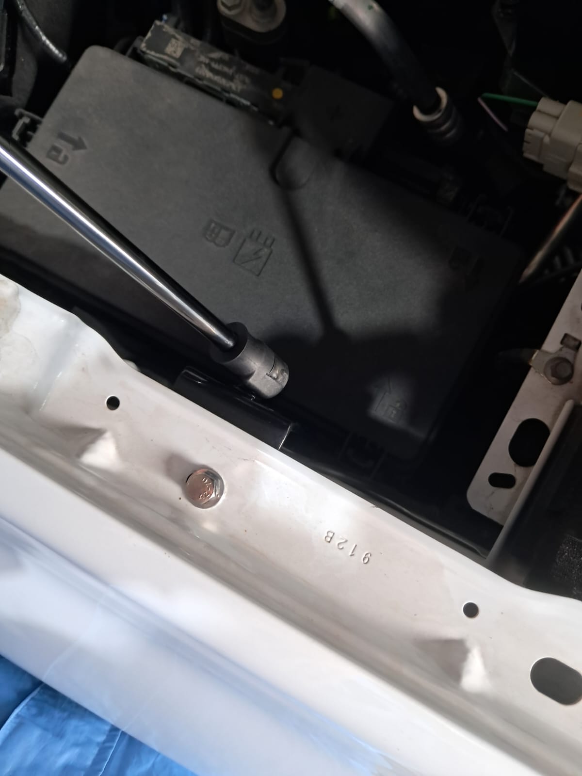 Ford Ranger Next Gen 2023+ Hood Strut