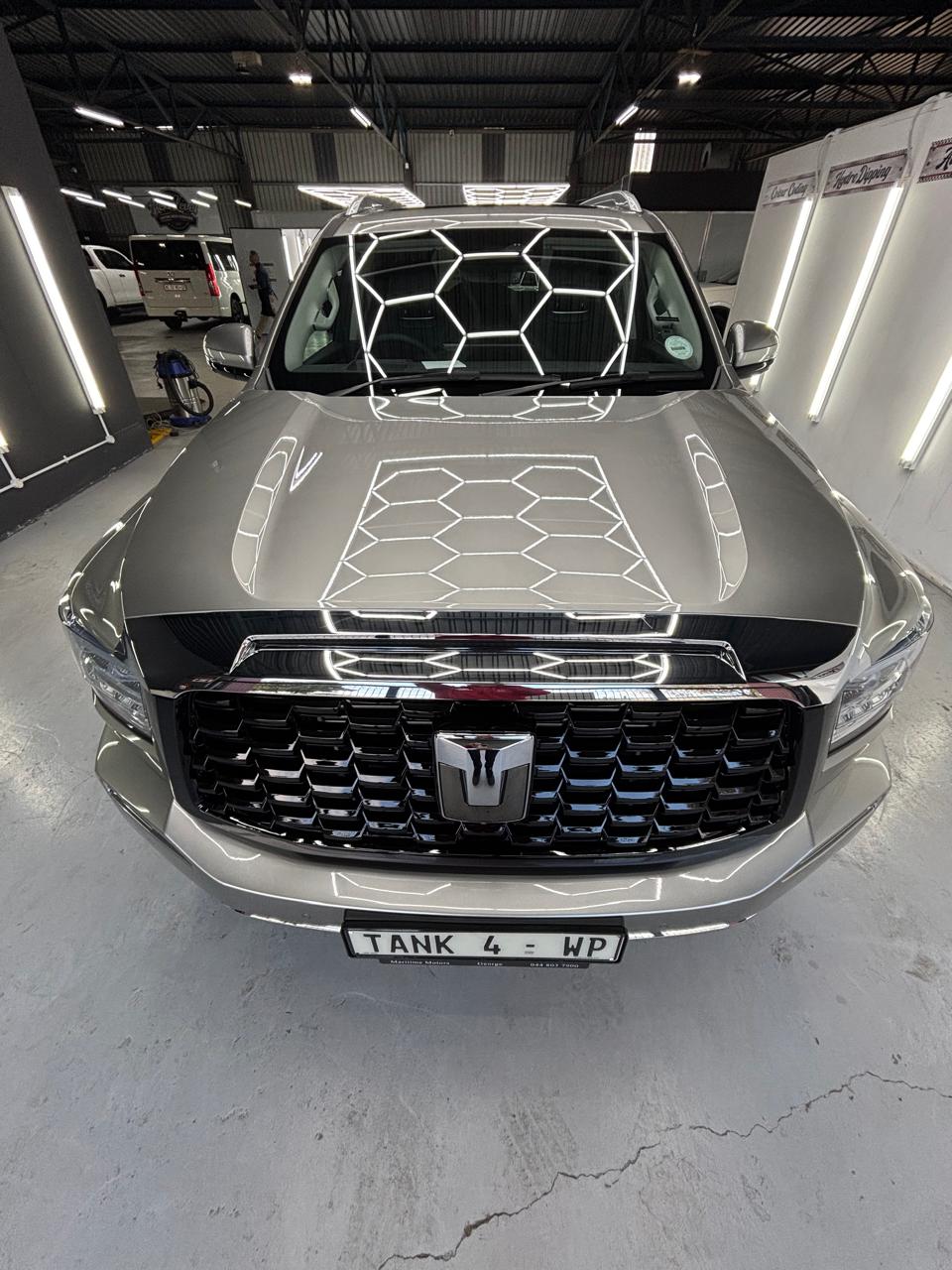 Tank 500 Grill Gloss Black