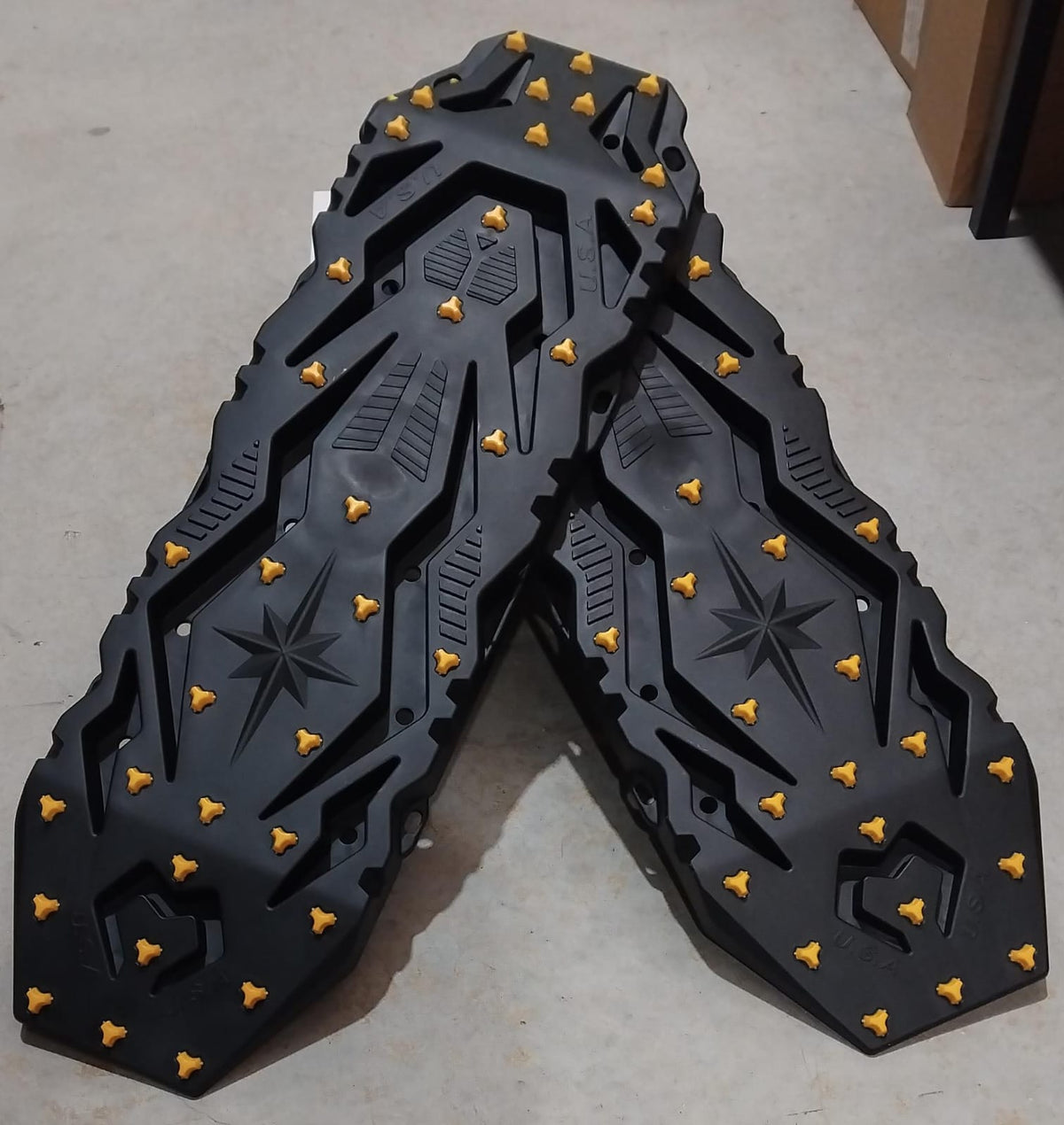 Heavy Duty Recovery Board Black and Yellow (105x30x60)