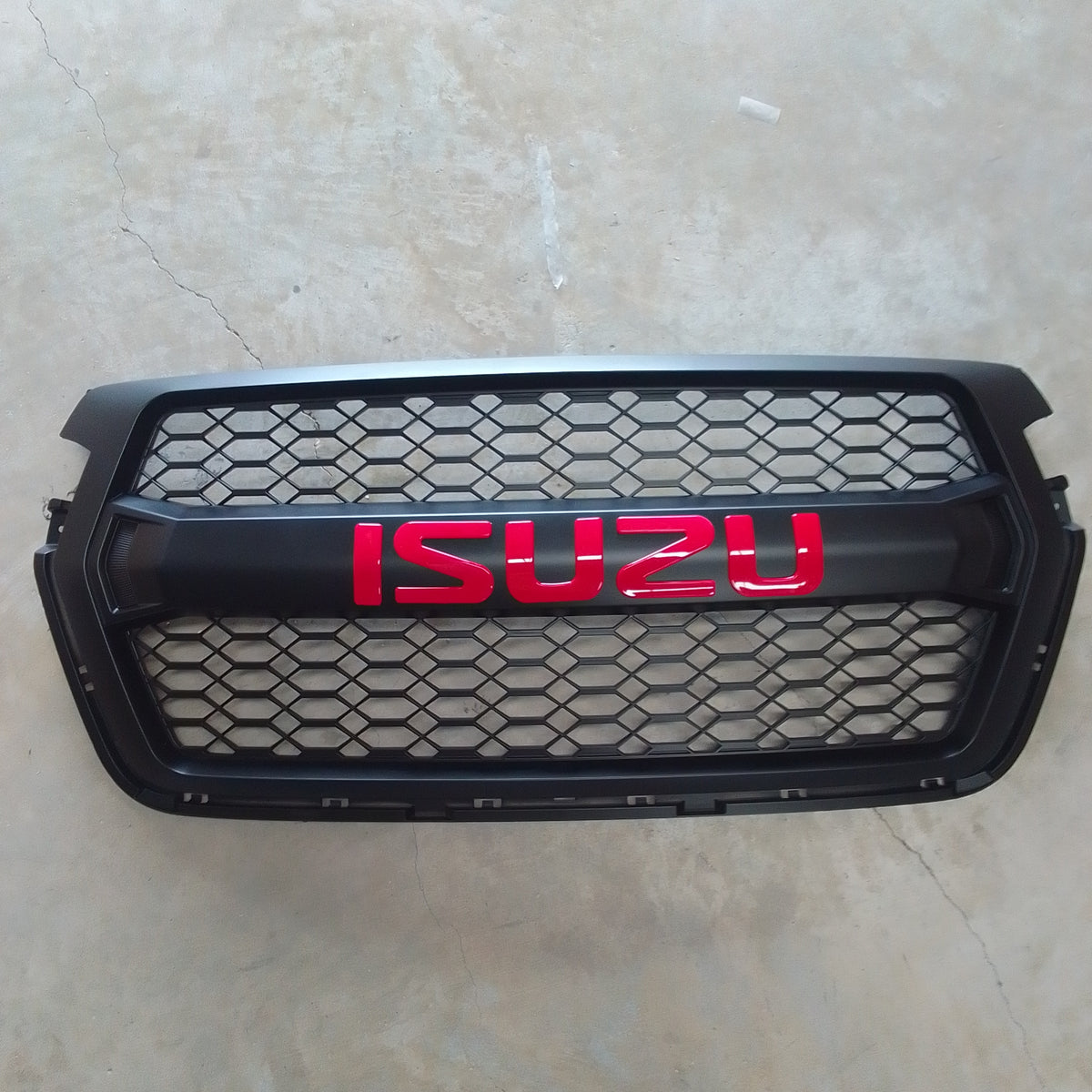 Isuzu 2021 Grill