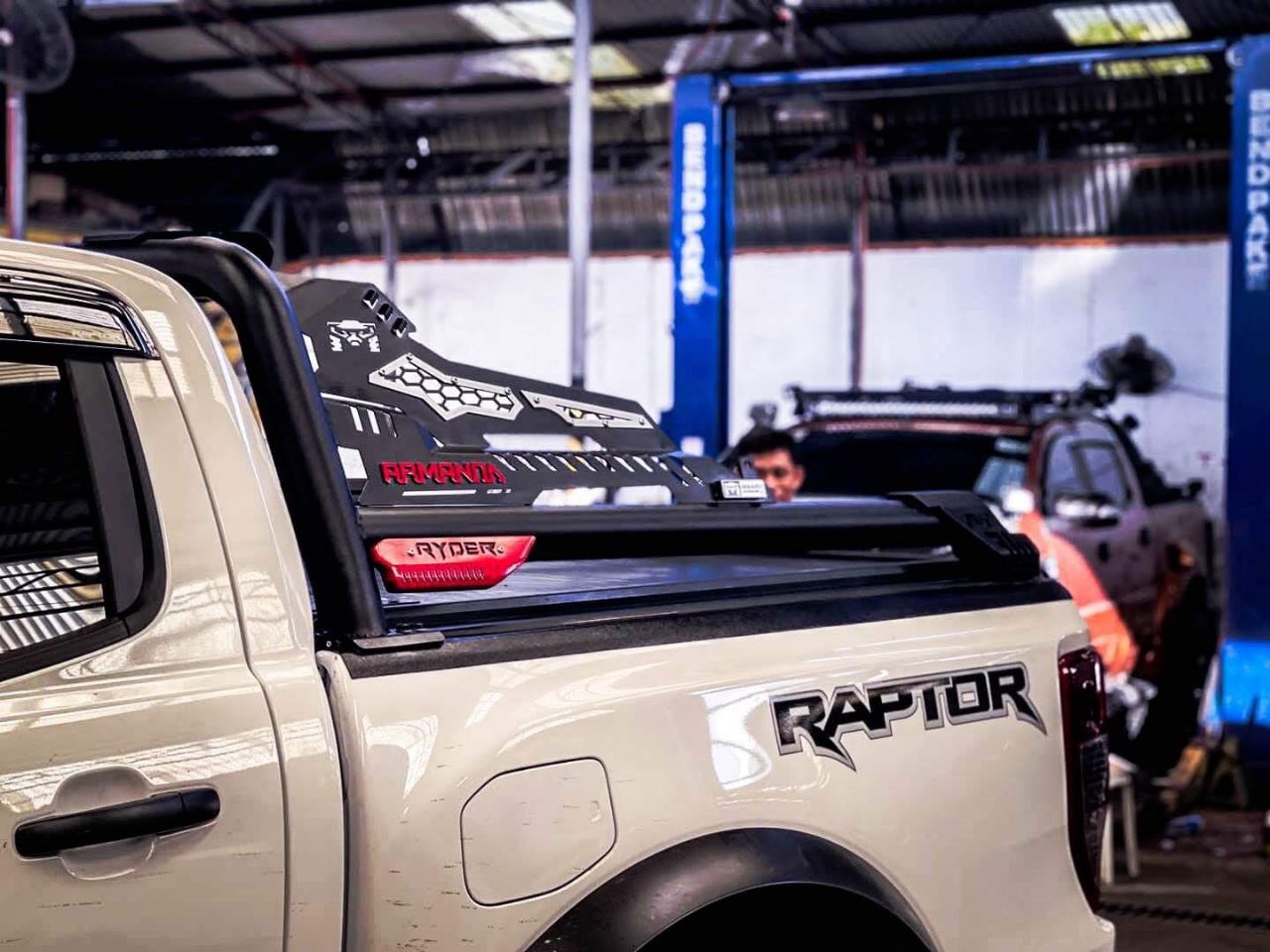 Universal Armando Ryder roll bar